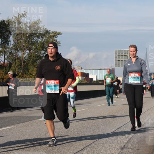 03.10.2025 - Köhlbrandbrückenlauf Luisa Fischer http://msf.ph/oto/9020396 03.10.2025 11:12:32 Position 3 2636, 2443 meine-sportfotos.de