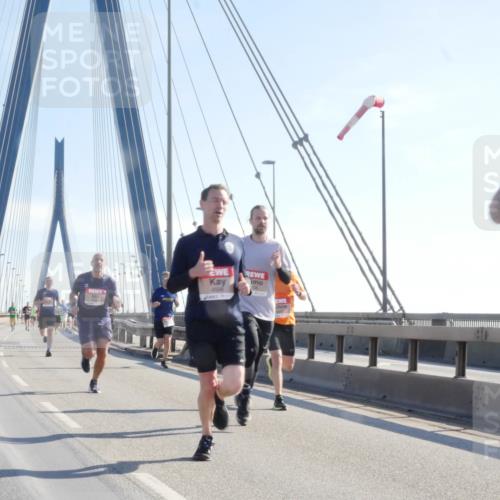 03.10.2025 - Köhlbrandbrückenlauf Matties Gatica Varas http://msf.ph/oto/9020397 03.10.2025 12:22:01 Position 1  meine-sportfotos.de