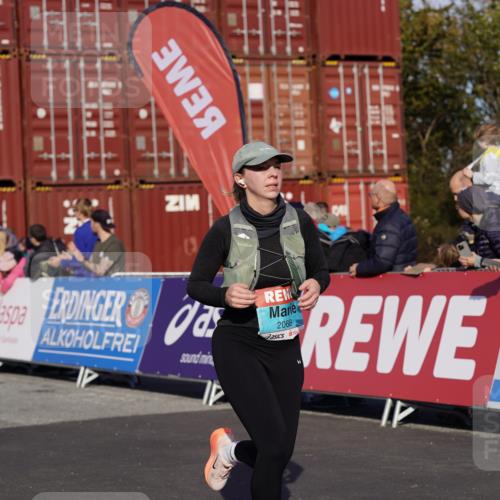 03.10.2025 - Köhlbrandbrückenlauf Michael Burmester http://msf.ph/oto/9020399 03.10.2025 10:21:18 Ziel 1252, 1757, 1899, 1992, 2053, 2068, 2137, 2154, 2350, 2369, 2616, 2622, 3116, 3259 meine-sportfotos.de