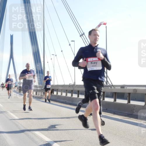 03.10.2025 - Köhlbrandbrückenlauf Matties Gatica Varas http://msf.ph/oto/9020401 03.10.2025 12:22:02 Position 1 4598, 2513 meine-sportfotos.de