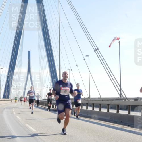 03.10.2025 - Köhlbrandbrückenlauf Matties Gatica Varas http://msf.ph/oto/9020407 03.10.2025 12:22:03 Position 1 4099 meine-sportfotos.de