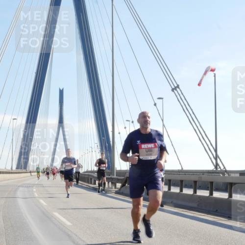 03.10.2025 - Köhlbrandbrückenlauf Matties Gatica Varas http://msf.ph/oto/9020409 03.10.2025 12:22:03 Position 1 4099 meine-sportfotos.de