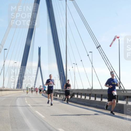 03.10.2025 - Köhlbrandbrückenlauf Matties Gatica Varas http://msf.ph/oto/9020418 03.10.2025 12:22:04 Position 1  meine-sportfotos.de