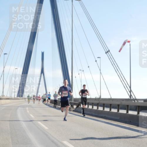 03.10.2025 - Köhlbrandbrückenlauf Matties Gatica Varas http://msf.ph/oto/9020425 03.10.2025 12:22:05 Position 1  meine-sportfotos.de