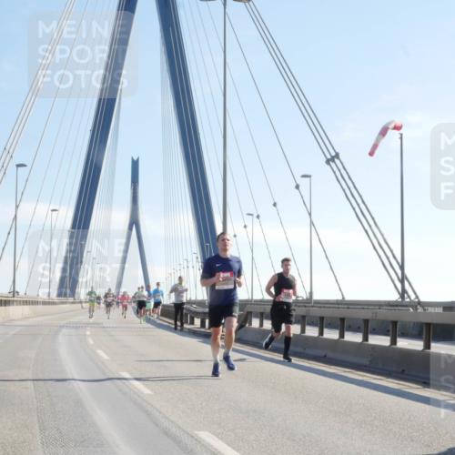 03.10.2025 - Köhlbrandbrückenlauf Matties Gatica Varas http://msf.ph/oto/9020426 03.10.2025 12:22:06 Position 1  meine-sportfotos.de