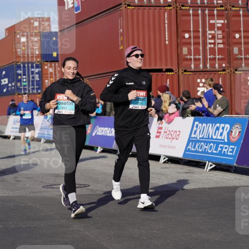 03.10.2025 - Köhlbrandbrückenlauf Michael Burmester http://msf.ph/oto/9020429 03.10.2025 10:21:20 Ziel 1252, 1899, 1992, 2053, 2068, 2137, 2154, 2210, 2616, 2622, 3116, 3259 meine-sportfotos.de