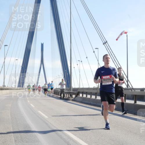 03.10.2025 - Köhlbrandbrückenlauf Matties Gatica Varas http://msf.ph/oto/9020431 03.10.2025 12:22:07 Position 1 4170 meine-sportfotos.de