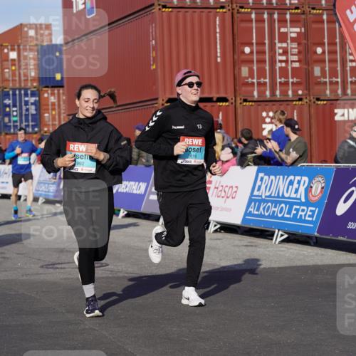 03.10.2025 - Köhlbrandbrückenlauf Michael Burmester http://msf.ph/oto/9020433 03.10.2025 10:21:20 Ziel 1252, 1899, 1992, 2053, 2068, 2137, 2154, 2210, 2616, 2622, 3116, 3259 meine-sportfotos.de