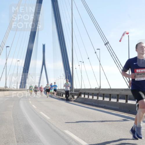 03.10.2025 - Köhlbrandbrückenlauf Matties Gatica Varas http://msf.ph/oto/9020436 03.10.2025 12:22:07 Position 1 4170 meine-sportfotos.de