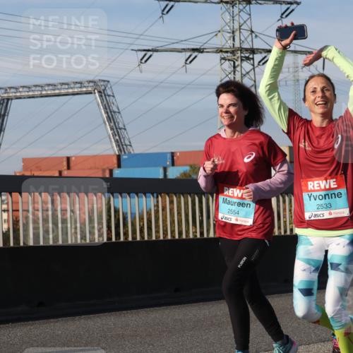 03.10.2025 - Köhlbrandbrückenlauf Luisa Fischer http://msf.ph/oto/9020438 03.10.2025 11:12:36 Position 3 780, 2554, 2533 meine-sportfotos.de