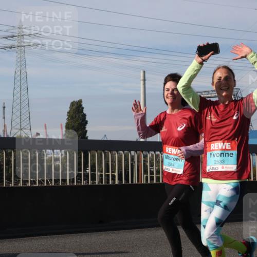 03.10.2025 - Köhlbrandbrückenlauf Luisa Fischer http://msf.ph/oto/9020446 03.10.2025 11:12:37 Position 3 2554, 2533 meine-sportfotos.de