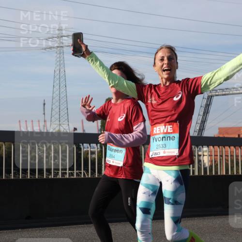 03.10.2025 - Köhlbrandbrückenlauf Luisa Fischer http://msf.ph/oto/9020448 03.10.2025 11:12:37 Position 3 2554, 2533, 701 meine-sportfotos.de