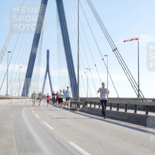 03.10.2025 - Köhlbrandbrückenlauf Matties Gatica Varas http://msf.ph/oto/9020452 03.10.2025 12:22:10 Position 1  meine-sportfotos.de
