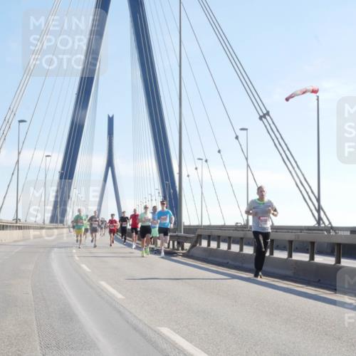03.10.2025 - Köhlbrandbrückenlauf Matties Gatica Varas http://msf.ph/oto/9020455 03.10.2025 12:22:10 Position 1  meine-sportfotos.de