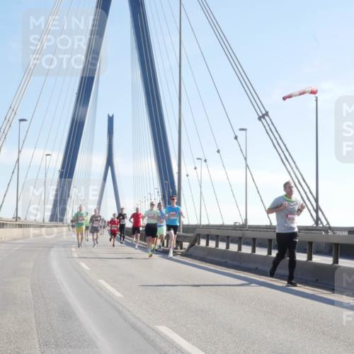 03.10.2025 - Köhlbrandbrückenlauf Matties Gatica Varas http://msf.ph/oto/9020456 03.10.2025 12:22:11 Position 1  meine-sportfotos.de