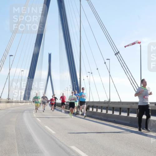 03.10.2025 - Köhlbrandbrückenlauf Matties Gatica Varas http://msf.ph/oto/9020459 03.10.2025 12:22:11 Position 1  meine-sportfotos.de