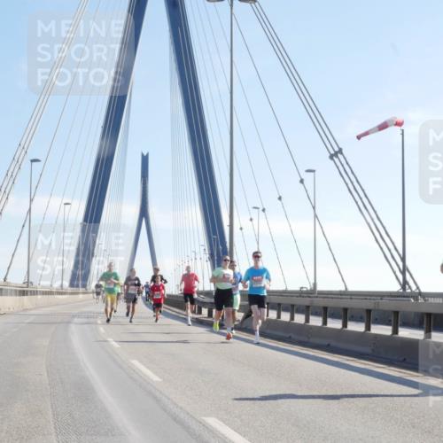 03.10.2025 - Köhlbrandbrückenlauf Matties Gatica Varas http://msf.ph/oto/9020462 03.10.2025 12:22:12 Position 1  meine-sportfotos.de