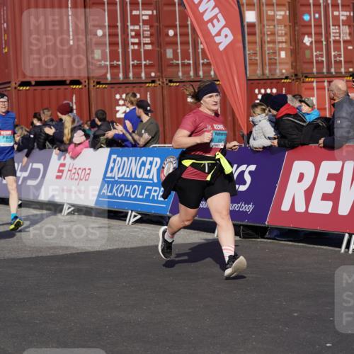 03.10.2025 - Köhlbrandbrückenlauf Michael Burmester http://msf.ph/oto/9020463 03.10.2025 10:21:23 Ziel 1252, 1483, 1992, 2053, 2137, 2154, 2210, 2616, 2622, 3116, 3259, 3535 meine-sportfotos.de