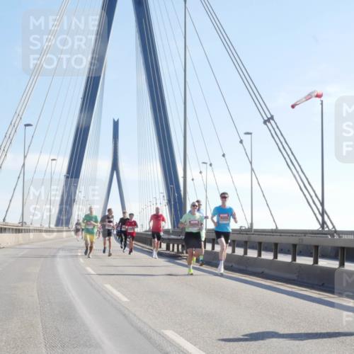 03.10.2025 - Köhlbrandbrückenlauf Matties Gatica Varas http://msf.ph/oto/9020464 03.10.2025 12:22:12 Position 1  meine-sportfotos.de