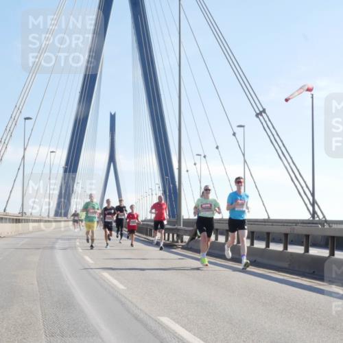 03.10.2025 - Köhlbrandbrückenlauf Matties Gatica Varas http://msf.ph/oto/9020468 03.10.2025 12:22:13 Position 1  meine-sportfotos.de
