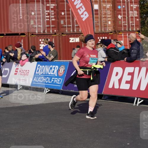 03.10.2025 - Köhlbrandbrückenlauf Michael Burmester http://msf.ph/oto/9020469 03.10.2025 10:21:23 Ziel 1252, 1483, 1992, 2053, 2137, 2154, 2210, 2616, 2622, 3116, 3259, 3535 meine-sportfotos.de