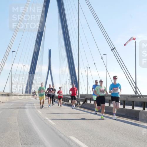 03.10.2025 - Köhlbrandbrückenlauf Matties Gatica Varas http://msf.ph/oto/9020470 03.10.2025 12:22:13 Position 1  meine-sportfotos.de
