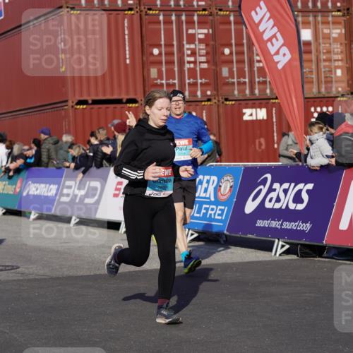 03.10.2025 - Köhlbrandbrückenlauf Michael Burmester http://msf.ph/oto/9020475 03.10.2025 10:21:24 Ziel 1252, 1483, 1992, 2053, 2137, 2154, 2210, 2616, 2622, 3259, 3535, 3536 meine-sportfotos.de