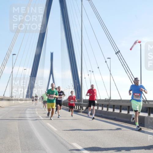03.10.2025 - Köhlbrandbrückenlauf Matties Gatica Varas http://msf.ph/oto/9020480 03.10.2025 12:22:15 Position 1 4123 meine-sportfotos.de