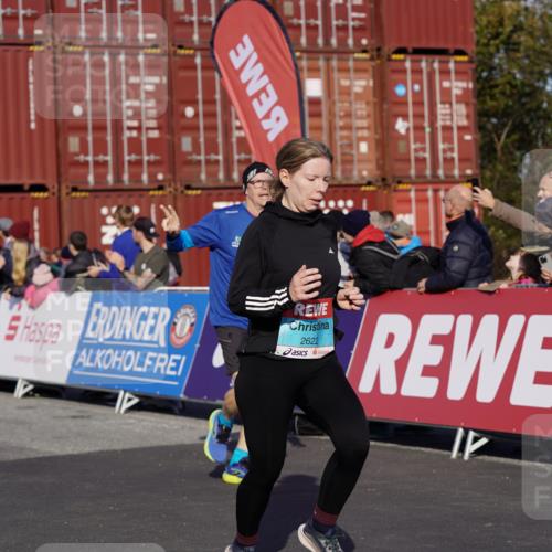 03.10.2025 - Köhlbrandbrückenlauf Michael Burmester http://msf.ph/oto/9020481 03.10.2025 10:21:24 Ziel 1252, 1483, 1992, 2053, 2137, 2154, 2210, 2616, 2622, 3259, 3535, 3536 meine-sportfotos.de