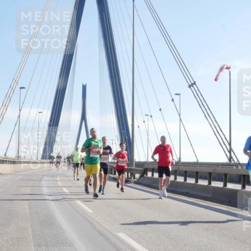 03.10.2025 - Köhlbrandbrückenlauf Matties Gatica Varas http://msf.ph/oto/9020483 03.10.2025 12:22:15 Position 1  meine-sportfotos.de