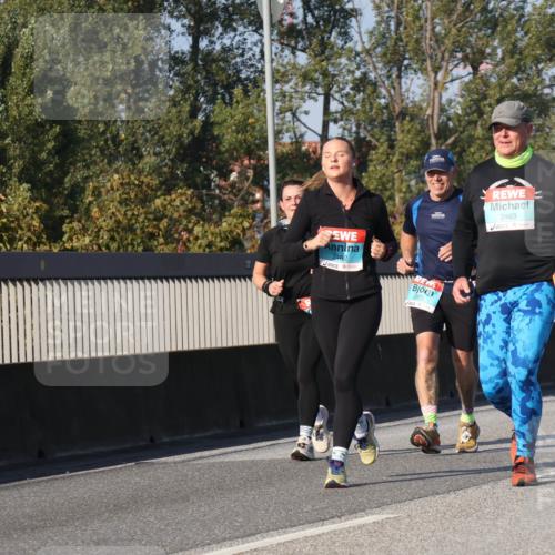 03.10.2025 - Köhlbrandbrückenlauf Luisa Fischer http://msf.ph/oto/9020485 03.10.2025 11:12:44 Position 3 2463, 2462, 2973 meine-sportfotos.de