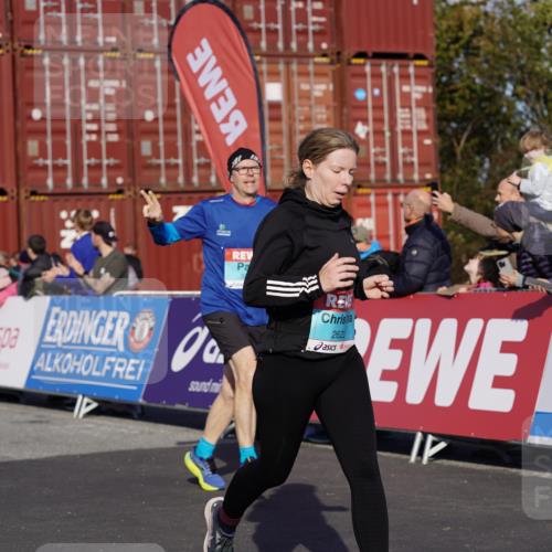 03.10.2025 - Köhlbrandbrückenlauf Michael Burmester http://msf.ph/oto/9020486 03.10.2025 10:21:24 Ziel 1252, 1483, 1992, 2053, 2137, 2154, 2210, 2616, 2622, 3259, 3535, 3536 meine-sportfotos.de