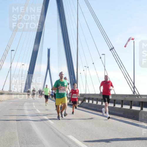 03.10.2025 - Köhlbrandbrückenlauf Matties Gatica Varas http://msf.ph/oto/9020487 03.10.2025 12:22:16 Position 1  meine-sportfotos.de
