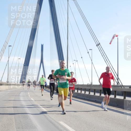 03.10.2025 - Köhlbrandbrückenlauf Matties Gatica Varas http://msf.ph/oto/9020490 03.10.2025 12:22:16 Position 1  meine-sportfotos.de
