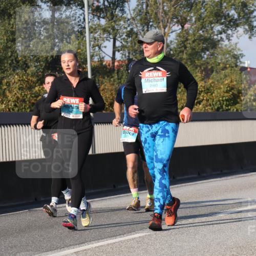 03.10.2025 - Köhlbrandbrückenlauf Luisa Fischer http://msf.ph/oto/9020492 03.10.2025 11:12:45 Position 3 2462, 2973, 2463 meine-sportfotos.de