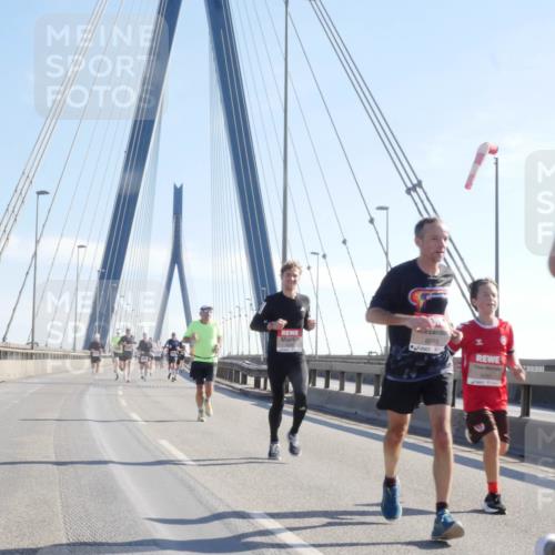 03.10.2025 - Köhlbrandbrückenlauf Matties Gatica Varas http://msf.ph/oto/9020501 03.10.2025 12:22:18 Position 1 6015 meine-sportfotos.de