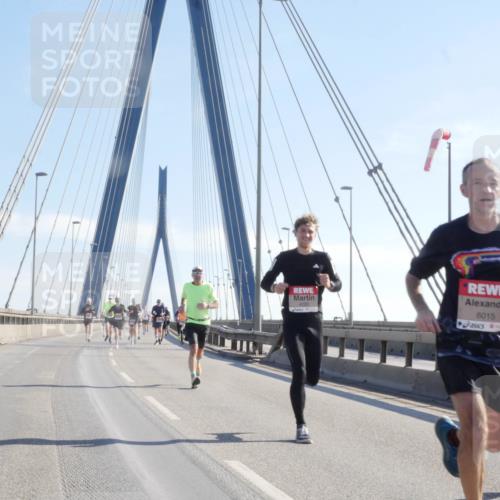 03.10.2025 - Köhlbrandbrückenlauf Matties Gatica Varas http://msf.ph/oto/9020504 03.10.2025 12:22:18 Position 1 4233, 6015, 4150 meine-sportfotos.de