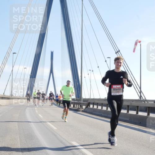 03.10.2025 - Köhlbrandbrückenlauf Matties Gatica Varas http://msf.ph/oto/9020508 03.10.2025 12:22:19 Position 1 4233 meine-sportfotos.de