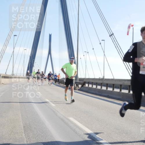 03.10.2025 - Köhlbrandbrückenlauf Matties Gatica Varas http://msf.ph/oto/9020510 03.10.2025 12:22:19 Position 1  meine-sportfotos.de