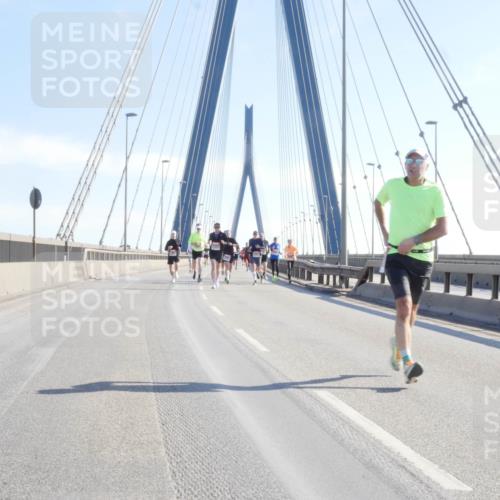 03.10.2025 - Köhlbrandbrückenlauf Matties Gatica Varas http://msf.ph/oto/9020516 03.10.2025 12:22:20 Position 1  meine-sportfotos.de