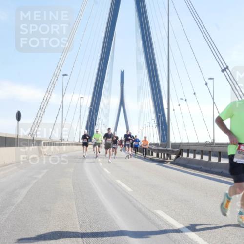 03.10.2025 - Köhlbrandbrückenlauf Matties Gatica Varas http://msf.ph/oto/9020520 03.10.2025 12:22:21 Position 1 5957 meine-sportfotos.de