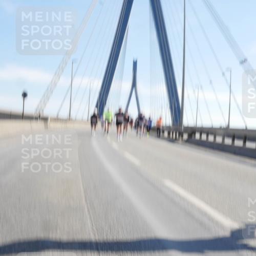 03.10.2025 - Köhlbrandbrückenlauf Matties Gatica Varas http://msf.ph/oto/9020522 03.10.2025 12:22:21 Position 1  meine-sportfotos.de