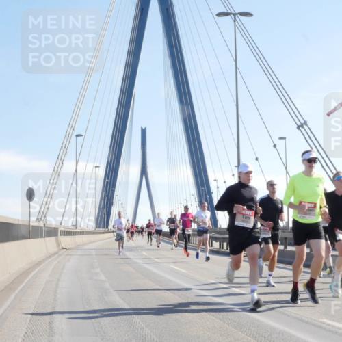 03.10.2025 - Köhlbrandbrückenlauf Matties Gatica Varas http://msf.ph/oto/9020525 03.10.2025 12:22:27 Position 1 6518 meine-sportfotos.de