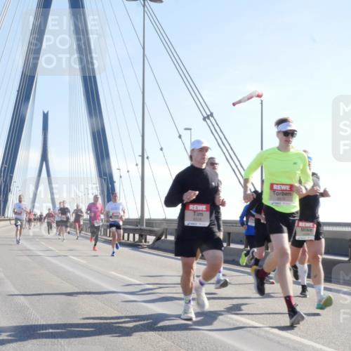 03.10.2025 - Köhlbrandbrückenlauf Matties Gatica Varas http://msf.ph/oto/9020527 03.10.2025 12:22:27 Position 1 8518 meine-sportfotos.de