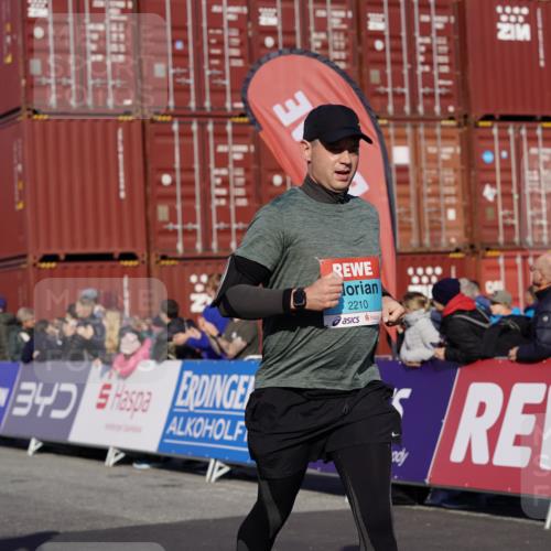 03.10.2025 - Köhlbrandbrückenlauf Michael Burmester http://msf.ph/oto/9020530 03.10.2025 10:21:27 Ziel 1252, 1483, 2053, 2137, 2143, 2154, 2174, 2210, 2255, 2622, 3259, 3535, 3536, 3537, 3538 meine-sportfotos.de