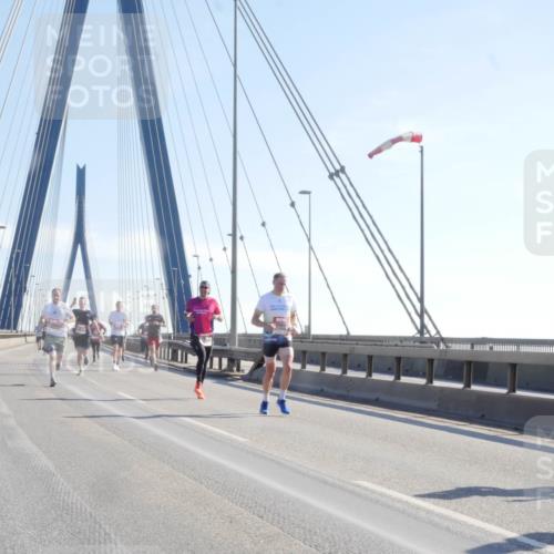 03.10.2025 - Köhlbrandbrückenlauf Matties Gatica Varas http://msf.ph/oto/9020540 03.10.2025 12:22:29 Position 1  meine-sportfotos.de