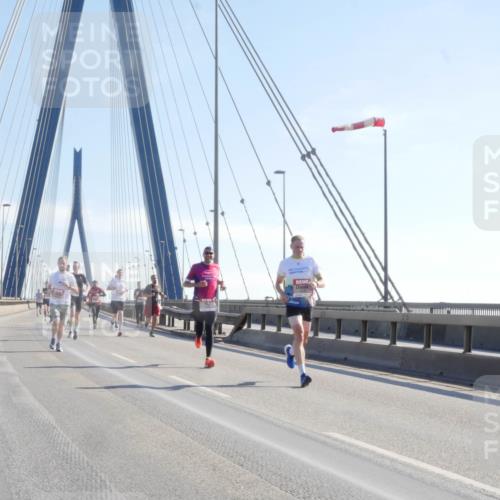 03.10.2025 - Köhlbrandbrückenlauf Matties Gatica Varas http://msf.ph/oto/9020542 03.10.2025 12:22:29 Position 1  meine-sportfotos.de