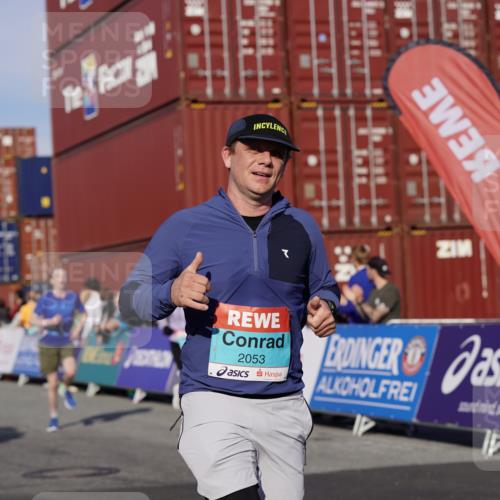 03.10.2025 - Köhlbrandbrückenlauf Michael Burmester http://msf.ph/oto/9020544 03.10.2025 10:21:28 Ziel 1252, 1483, 2053, 2137, 2143, 2154, 2164, 2174, 2210, 2255, 2439, 2622, 3259, 3535, 3536, 3537, 3538 meine-sportfotos.de