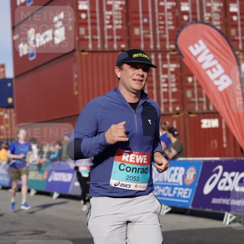 03.10.2025 - Köhlbrandbrückenlauf Michael Burmester http://msf.ph/oto/9020550 03.10.2025 10:21:28 Ziel 1252, 1483, 2053, 2137, 2143, 2154, 2164, 2174, 2210, 2255, 2439, 2622, 3259, 3535, 3536, 3537, 3538 meine-sportfotos.de