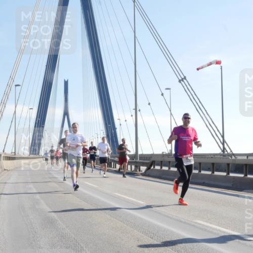 03.10.2025 - Köhlbrandbrückenlauf Matties Gatica Varas http://msf.ph/oto/9020552 03.10.2025 12:22:31 Position 1  meine-sportfotos.de